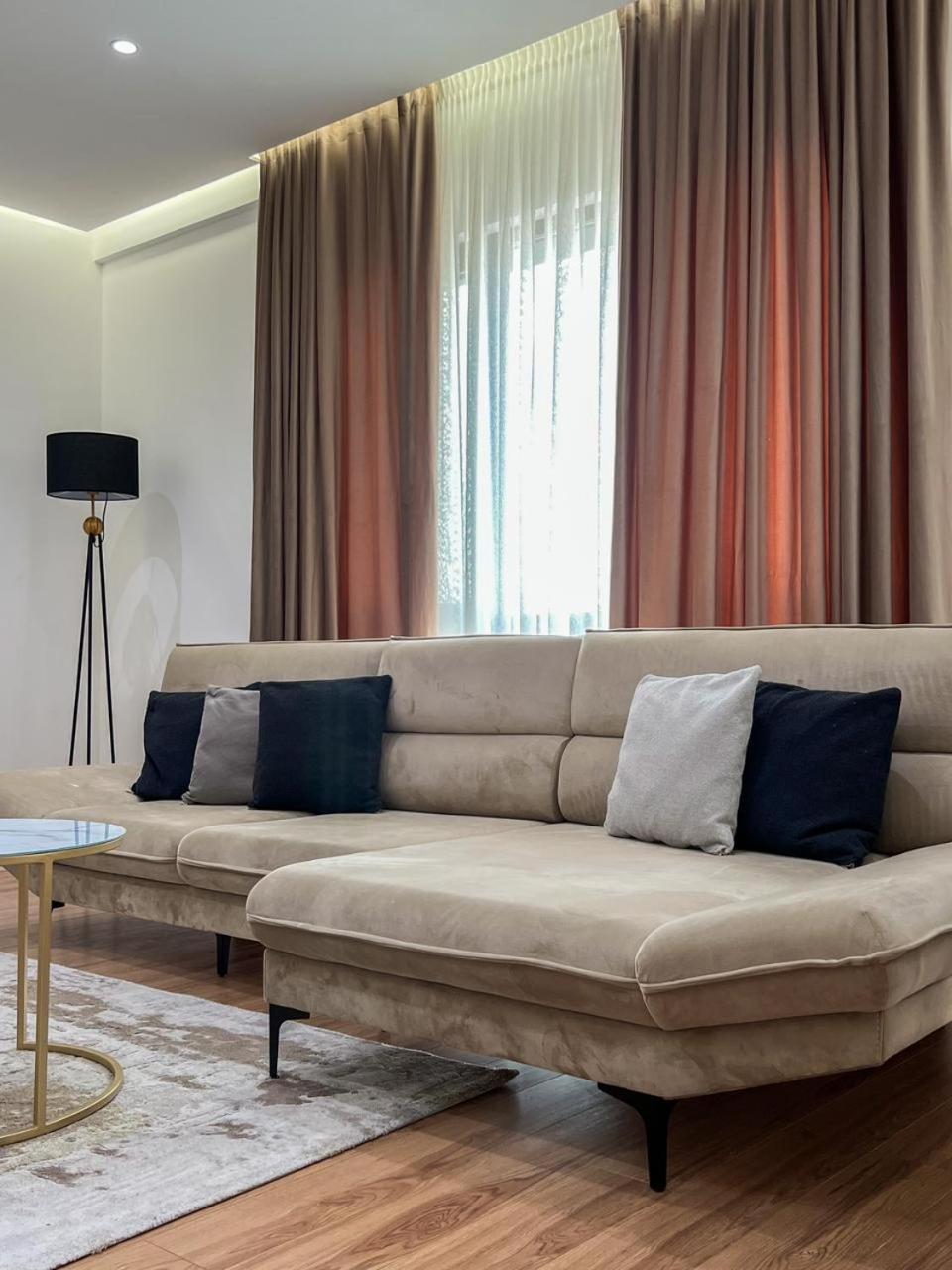 Lux Apartment At Arlis 티라나 외부 사진