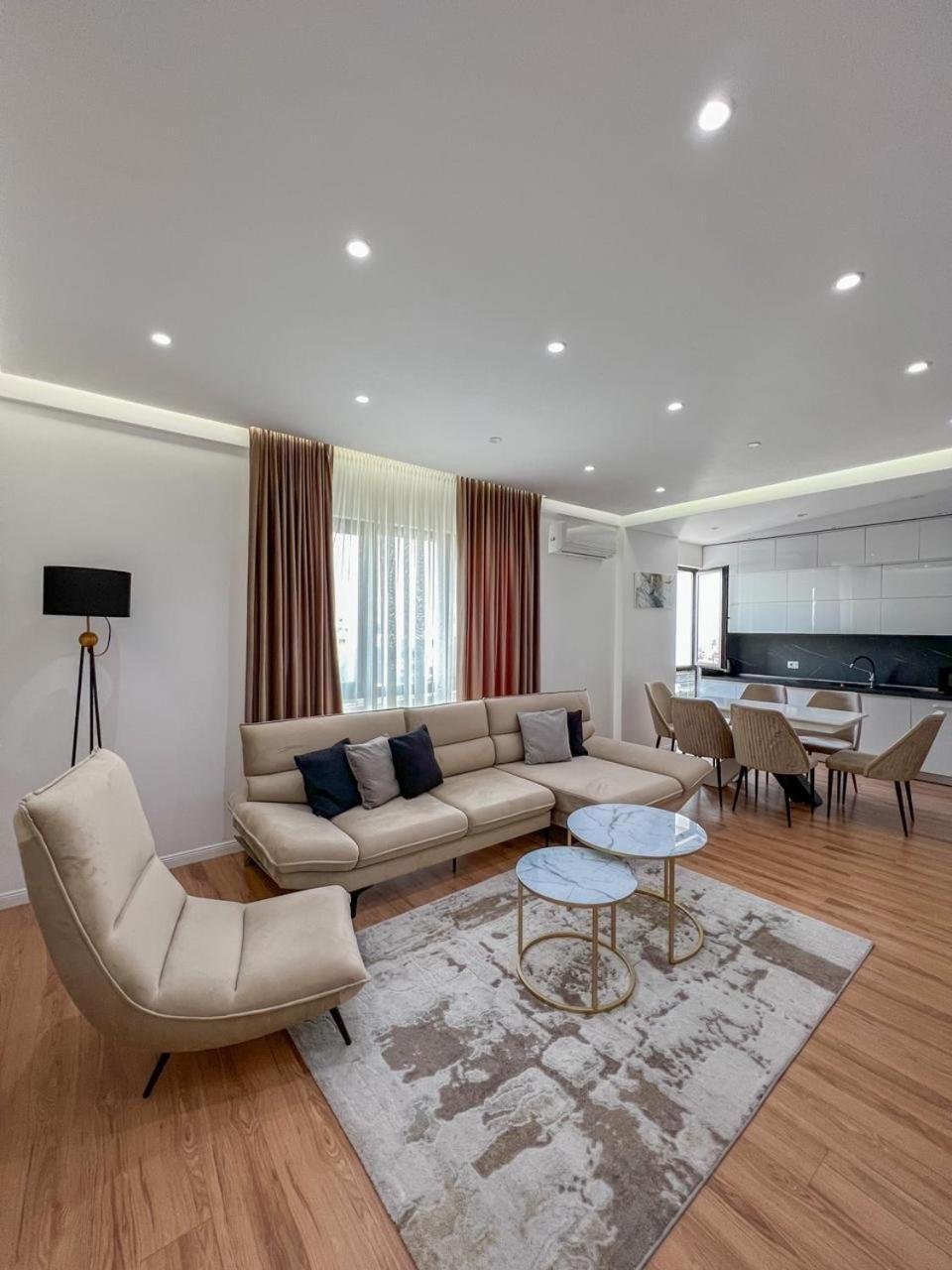 Lux Apartment At Arlis 티라나 외부 사진