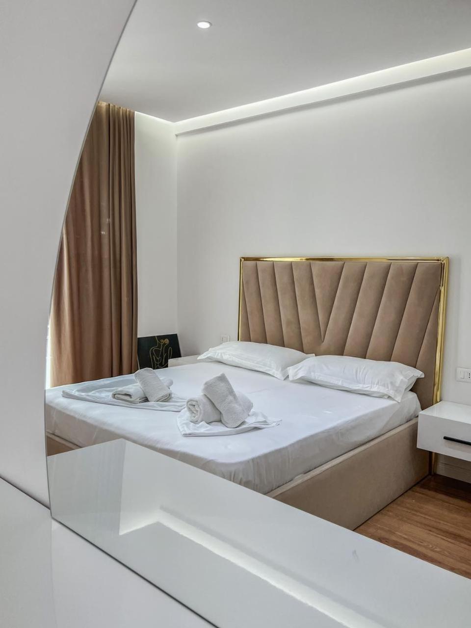 Lux Apartment At Arlis 티라나 외부 사진