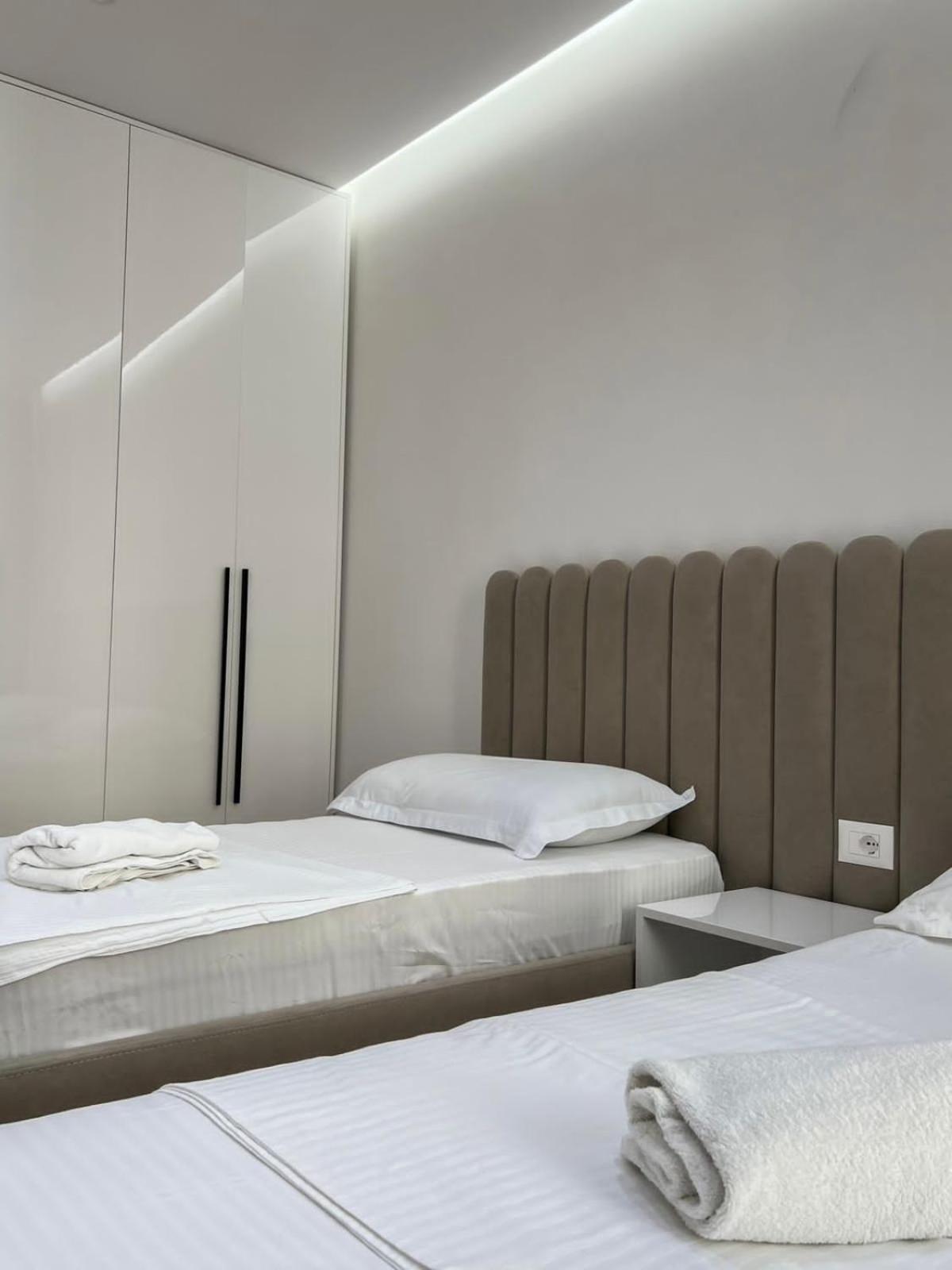 Lux Apartment At Arlis 티라나 외부 사진