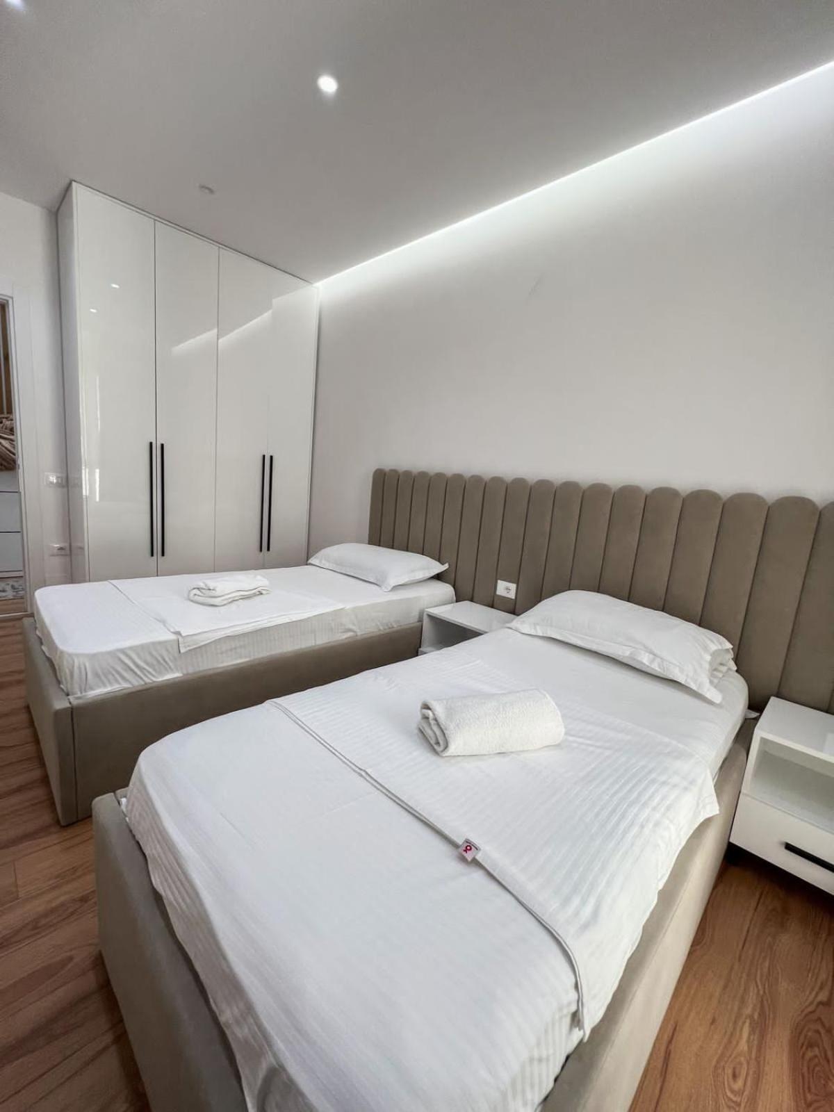 Lux Apartment At Arlis 티라나 외부 사진