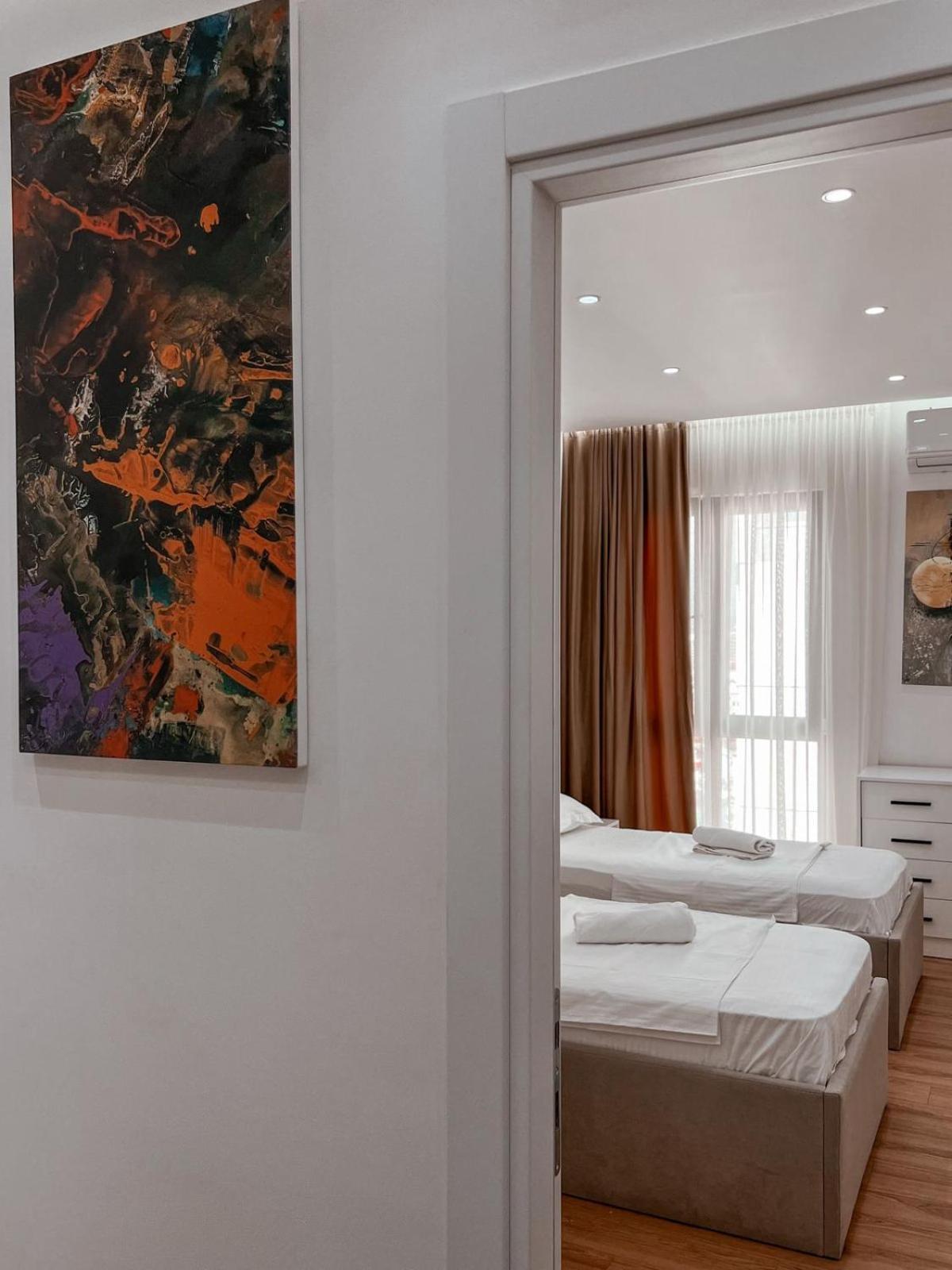 Lux Apartment At Arlis 티라나 외부 사진