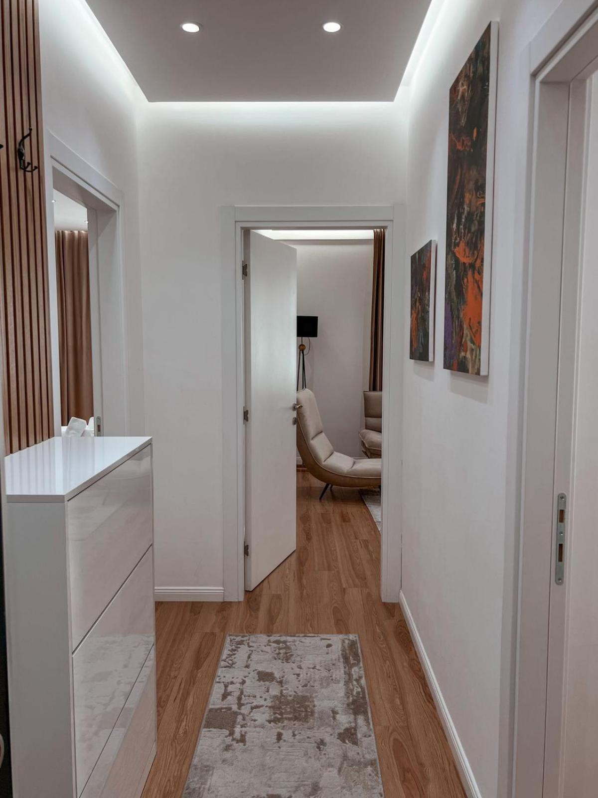 Lux Apartment At Arlis 티라나 외부 사진